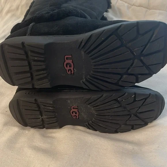 Ugg women’s sunburst waterproof black size 9